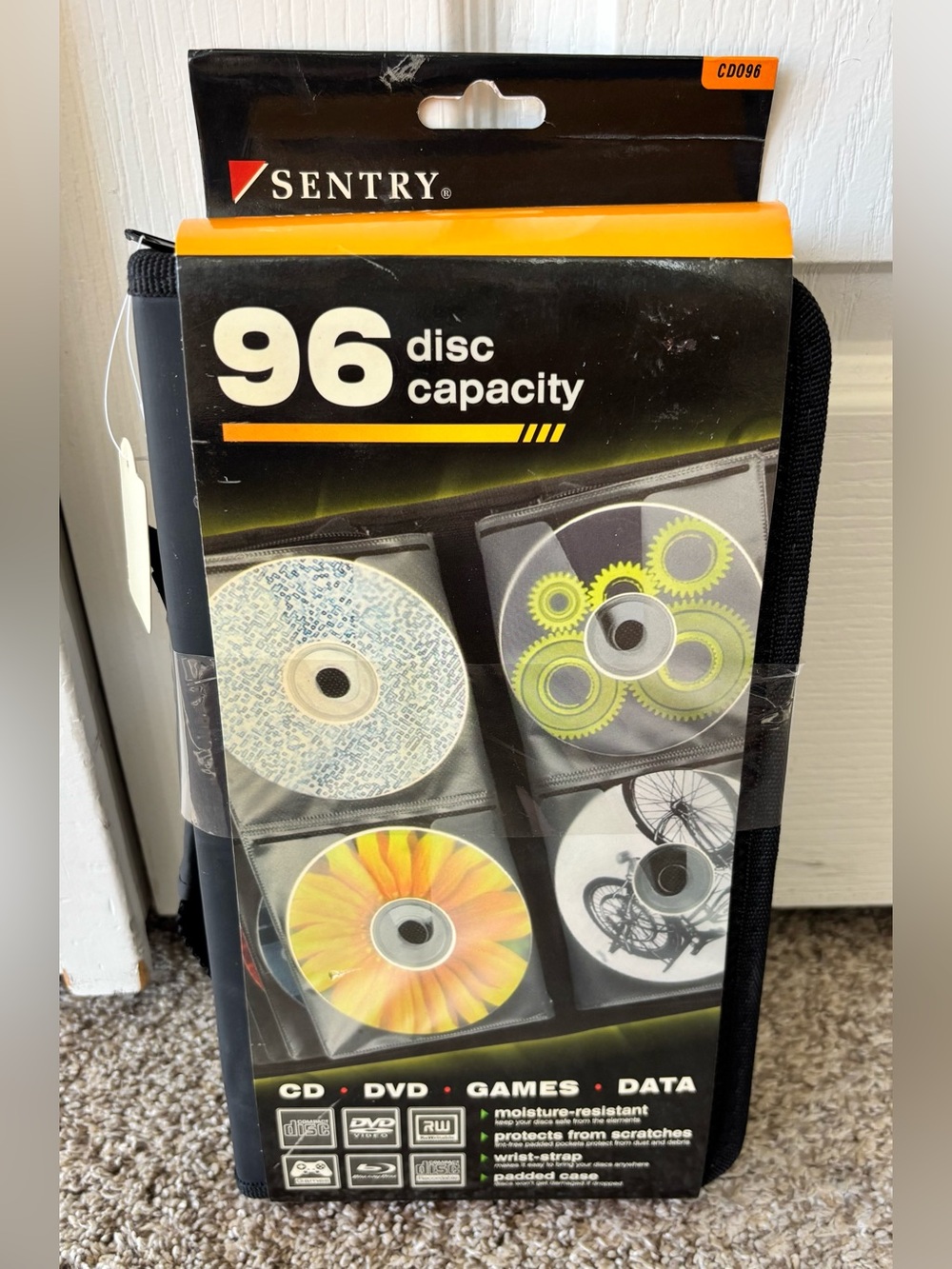 NWT- Sentry 96 Disc storage case for CD/DVD/Games/BluRay